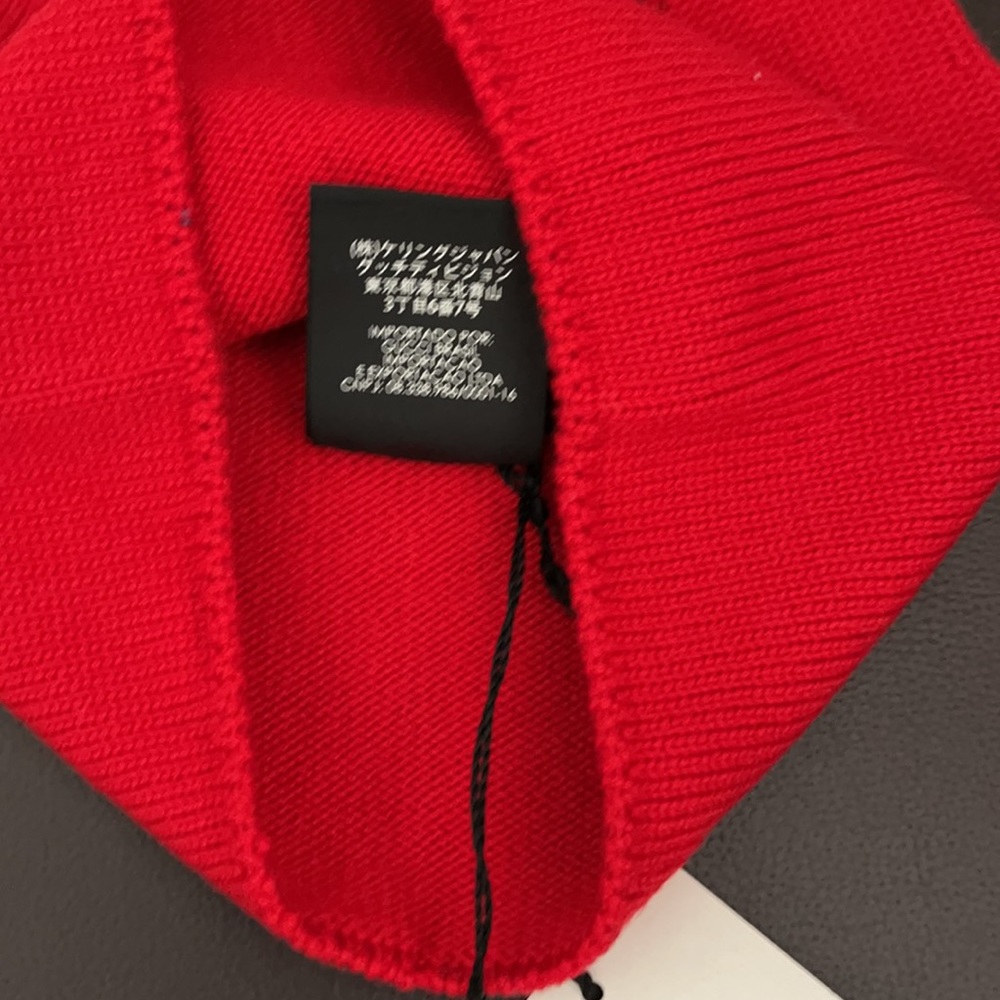 Gucci Brand New!! Gucci Red Beanie with Cat. - Picture 4 of 5